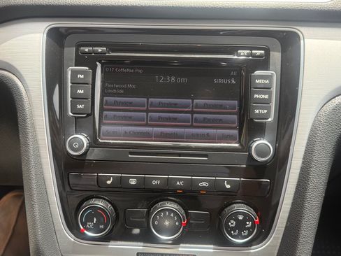 Used 2013 Volkswagen Passat 2.5 SE FWD image 13