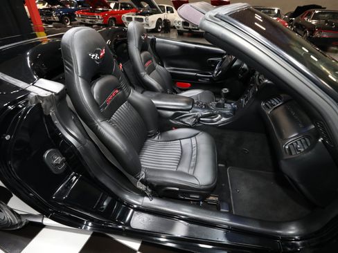 Used 2001 Chevrolet Corvette Convertible w/ Preferred Equipment Group2 RWD image 45