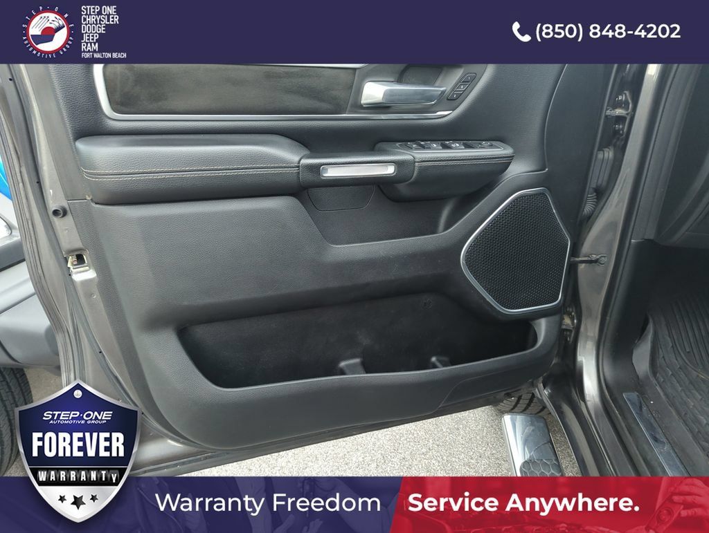 Used 2019 RAM 1500 Laramie AWD/4WD image 17