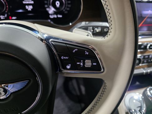 Used 2024 Bentley Bentayga Extended Wheelbase image 17