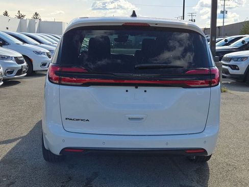 New 2026 Chrysler Pacifica Select image 12