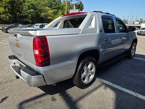 Used 2013 Chevrolet Avalanche LTZ AWD/4WD image 6