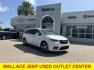 Used 2022 Chrysler Pacifica Pinnacle FWD video 1