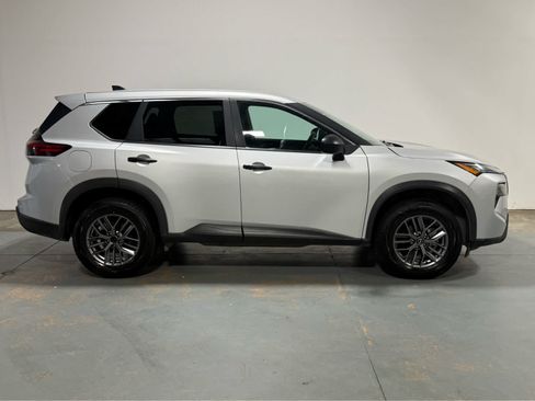 Used 2024 Nissan Rogue S AWD/4WD image 6