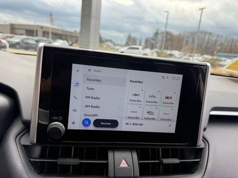 Used 2025 Toyota RAV4 XLE image 15