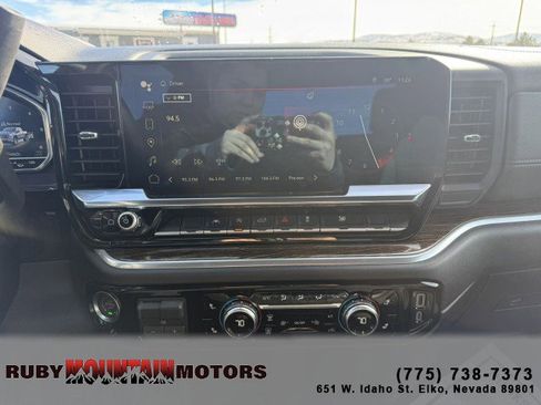 Used 2025 GMC Sierra 1500 SLE image 17
