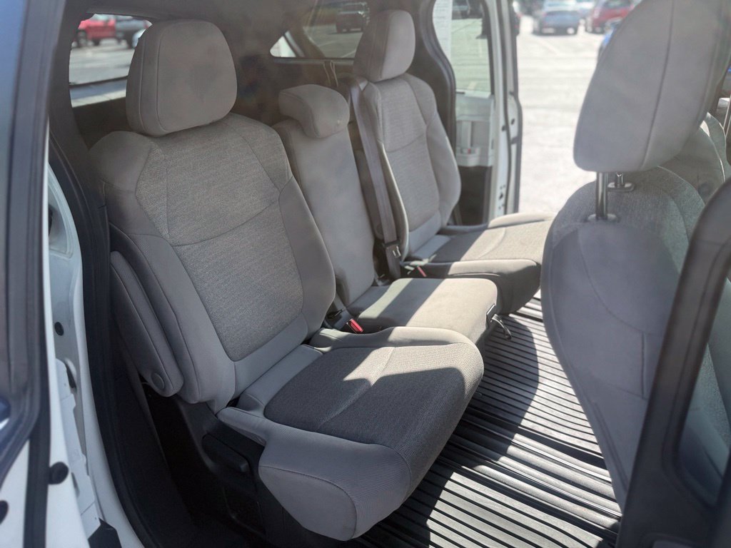 Certified 2025 Toyota Sienna LE FWD image 15