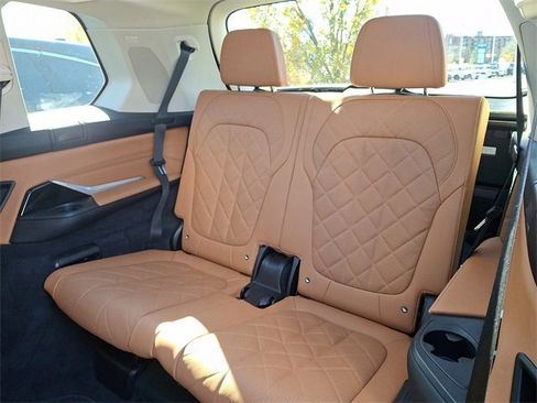 Used 2023 BMW X7 xDrive40i w/ Premium Package image 11