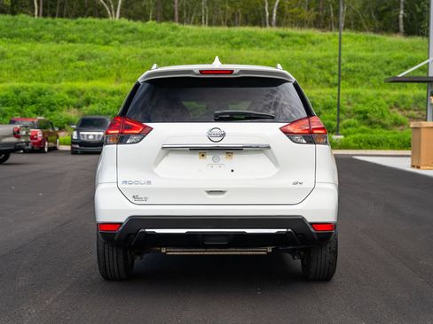 Used 2018 Nissan Rogue SV FWD image 6