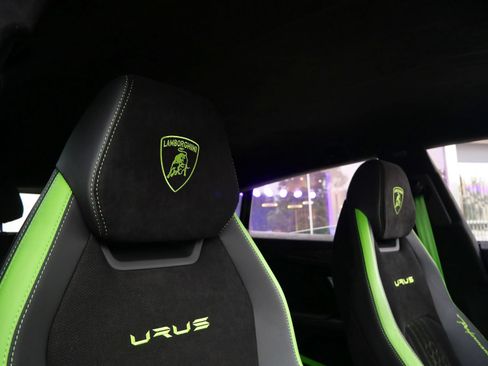 Used 2024 Lamborghini Urus Performante AWD/4WD image 35