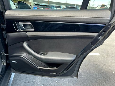 Used 2017 Porsche Panamera 4 image 34