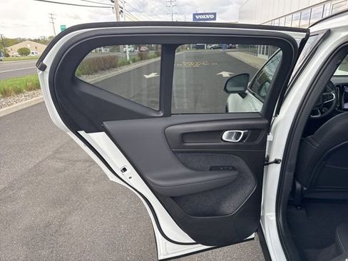 Certified 2025 Volvo XC40 B5 Plus AWD/4WD image 16