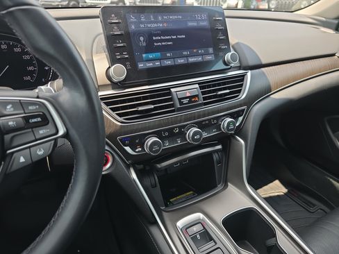 Used 2021 Honda Accord Touring image 19