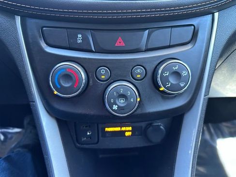 Used 2021 Chevrolet Trax LT w/ Sport Edition image 17