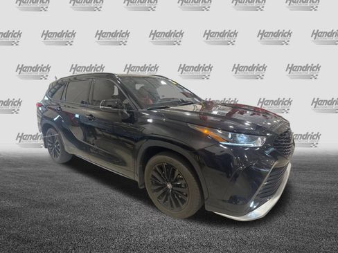Used 2023 Toyota Highlander XSE FWD image 12