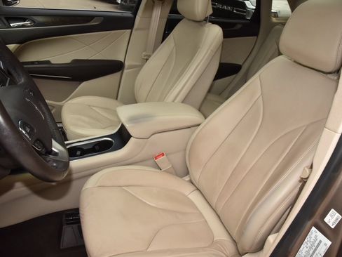 Used 2019 Lincoln MKC Reserve w/ MKC Technology Package FWD image 31