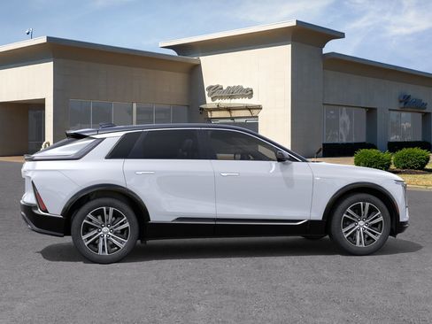 New 2026 Cadillac Lyriq Luxury w/ LPO, Floor Liner Package AWD/4WD image 29