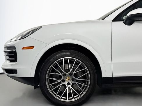 Used 2023 Porsche Cayenne Platinum Edition image 9