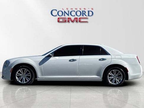 Used 2016 Chrysler 300 C image 7