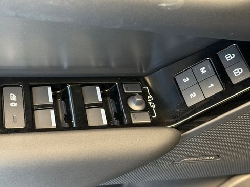 Used 2026 Land Rover Range Rover Velar S AWD/4WD image 14