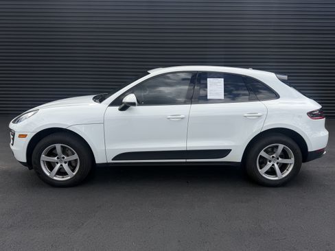 Used 2018 Porsche Macan AWD/4WD image 2
