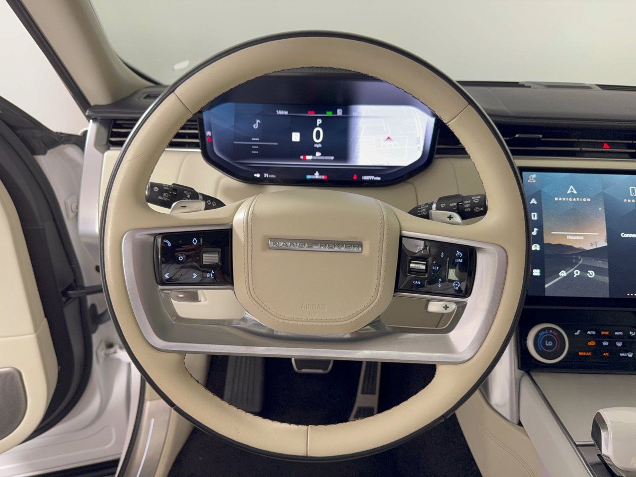 Used 2023 Land Rover Range Rover SV AWD/4WD image 10
