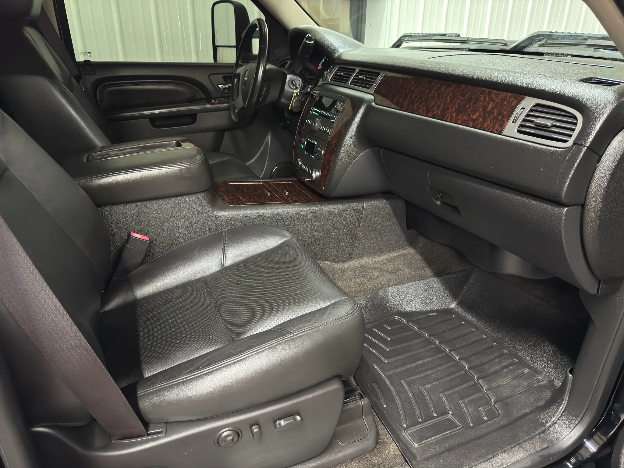 Used 2012 GMC Sierra 2500 Denali w/ Suspension Package, Off-Road AWD/4WD image 14