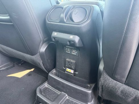 Used 2018 Jeep Wrangler Unlimited Sahara AWD/4WD image 19