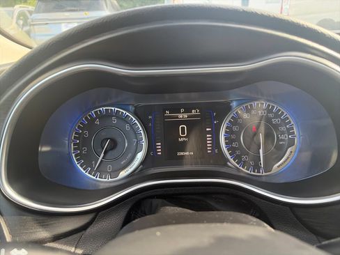 Used 2015 Chrysler 200 Limited w/ Convenience Group FWD image 26