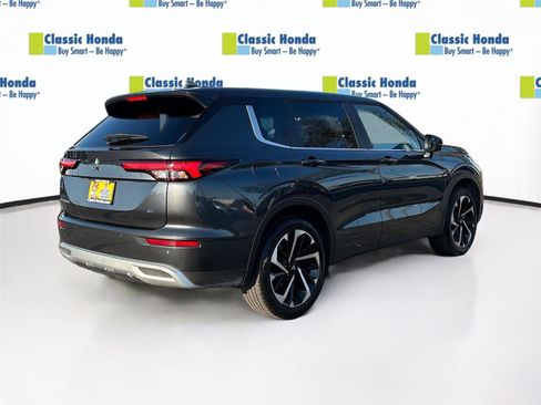 Used 2024 Mitsubishi Outlander SE image 8