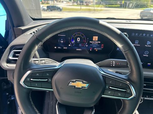 Used 2025 Chevrolet Traverse LT AWD/4WD image 12