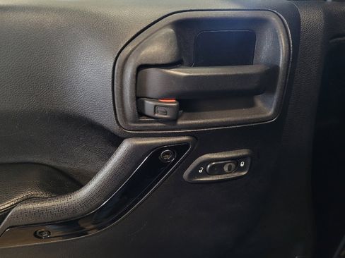 Used 2014 Jeep Wrangler Unlimited Sahara AWD/4WD image 27