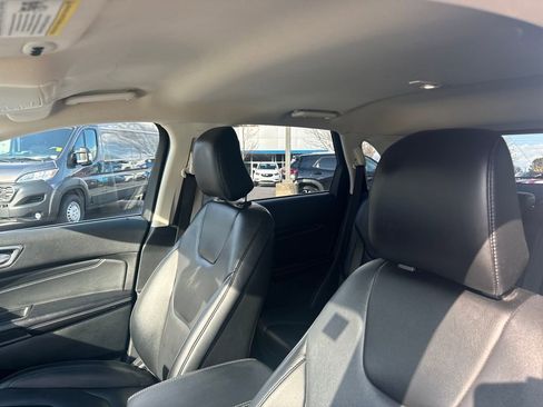 Used 2022 Ford Edge Titanium image 20