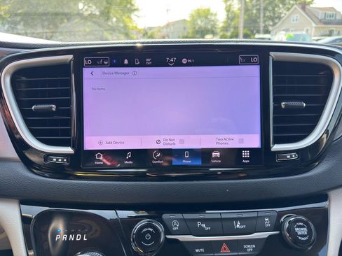 Used 2023 Chrysler Pacifica Touring-L FWD image 67