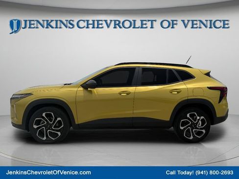 Used 2025 Chevrolet Trax RS w/ Driver Confidence Package FWD image 9