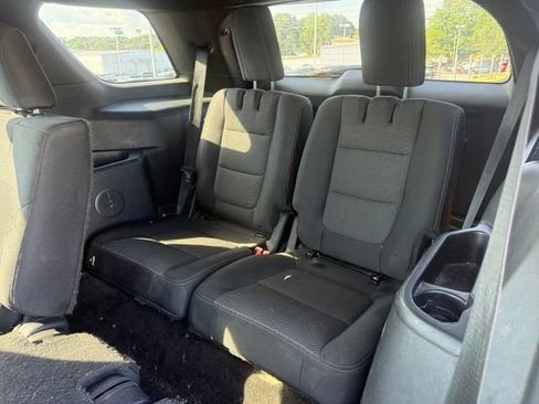 Used 2017 Ford Explorer XLT w/ Equipment Group 201A FWD image 11