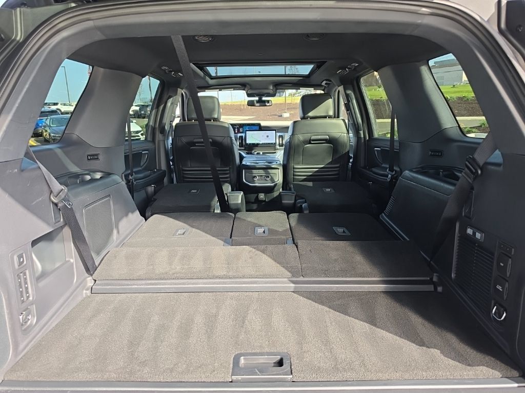 Used 2025 Ford Expedition Tremor AWD/4WD image 32
