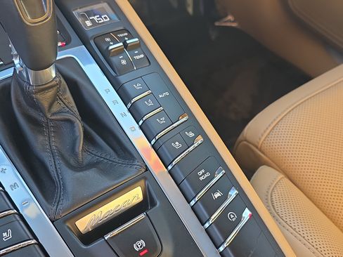 Used 2017 Porsche Macan S image 26