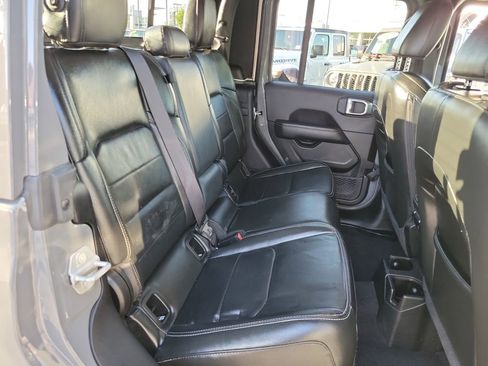 Certified 2022 Jeep Gladiator Overland w/ Popular Equipment Package image 19