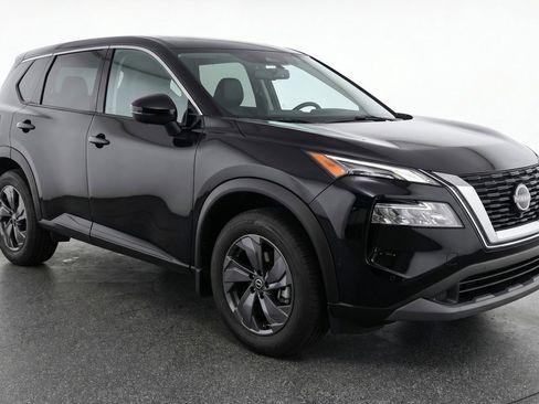 Used 2025 Nissan Rogue SV image 1