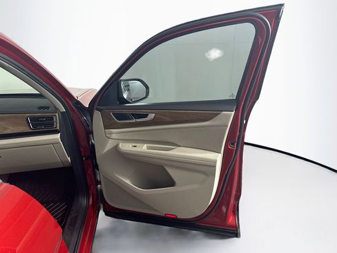 Used 2024 Volkswagen Atlas SE image 35