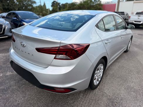 Used 2020 Hyundai Elantra SE w/ Cargo Package (C1) FWD image 7