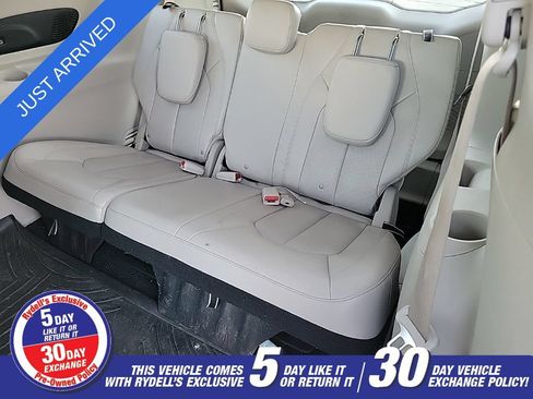 Used 2021 Chrysler Pacifica Touring-L w/ Premium & Safety Sphere Group AWD/4WD image 11