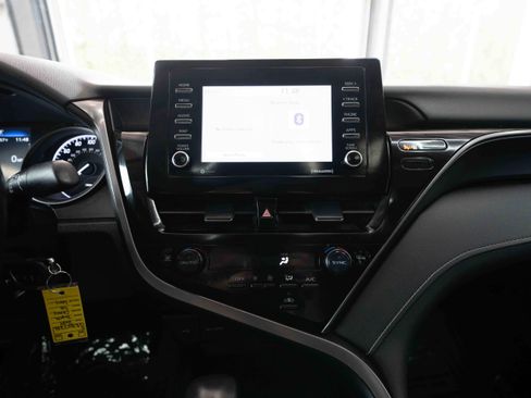 Used 2024 Toyota Camry SE w/ Cold Weather Package image 17