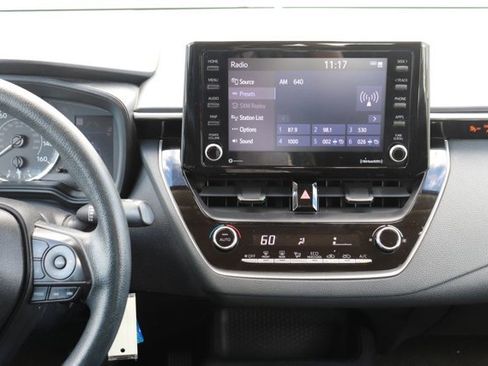 Used 2022 Toyota Corolla LE image 14