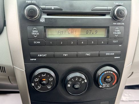 Used 2013 Toyota Corolla L FWD image 34
