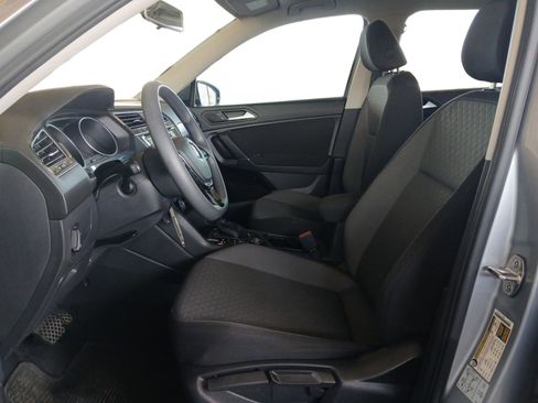 Used 2020 Volkswagen Tiguan S image 9