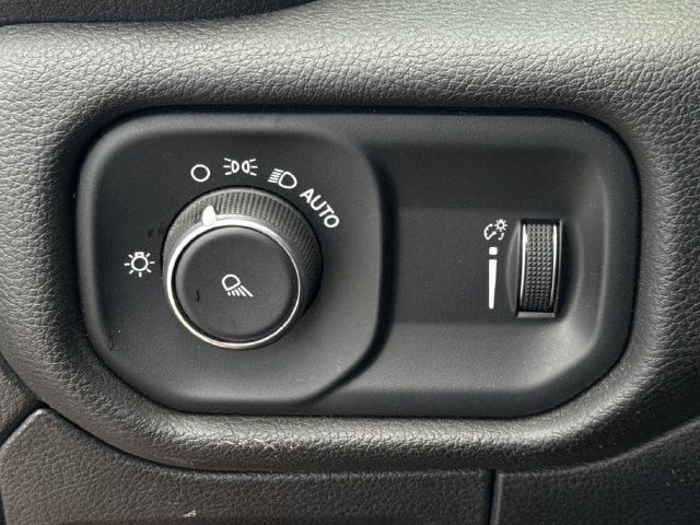 Used 2024 RAM 1500 Laramie AWD/4WD image 23
