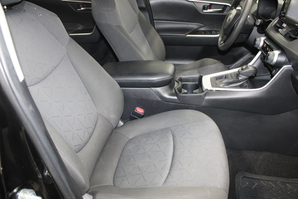 Used 2021 Toyota RAV4 XLE AWD/4WD image 19