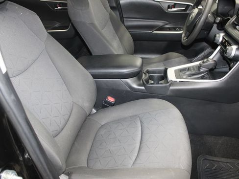 Used 2021 Toyota RAV4 XLE AWD/4WD image 19